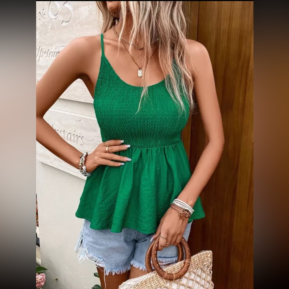 NWT Emery Rose peplum Green Smocked Top size medium